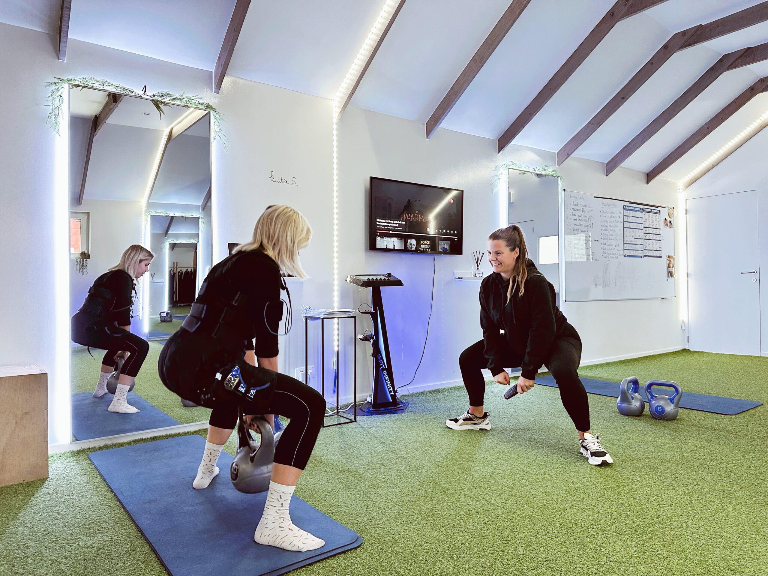 EMS-apparatuur gebruikt tijdens krachttraining bij De Loods